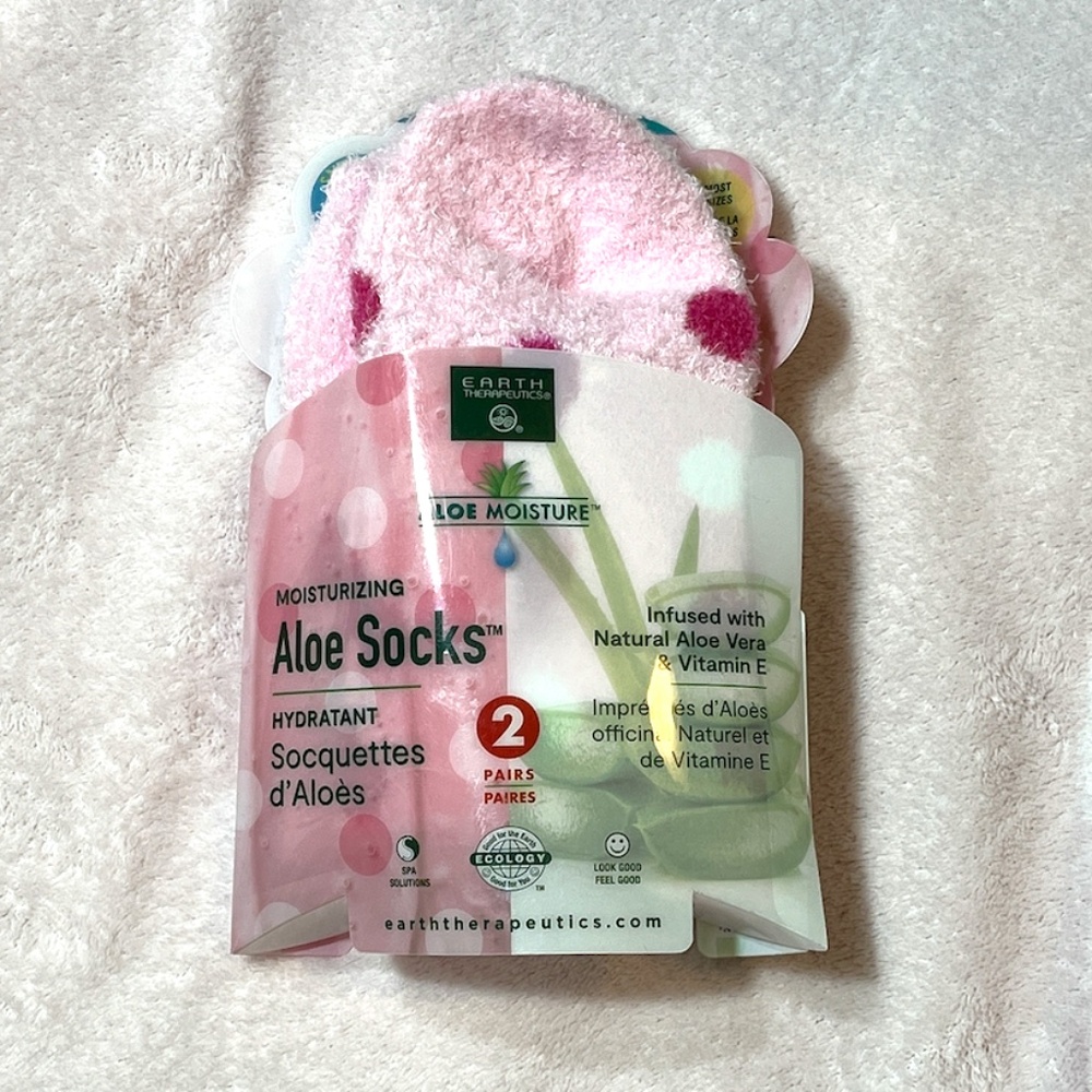 NEW One Pair Pink Polka Dot  Aloe Moisture Socks from Earth Therapeutics - Picture 2 of 9